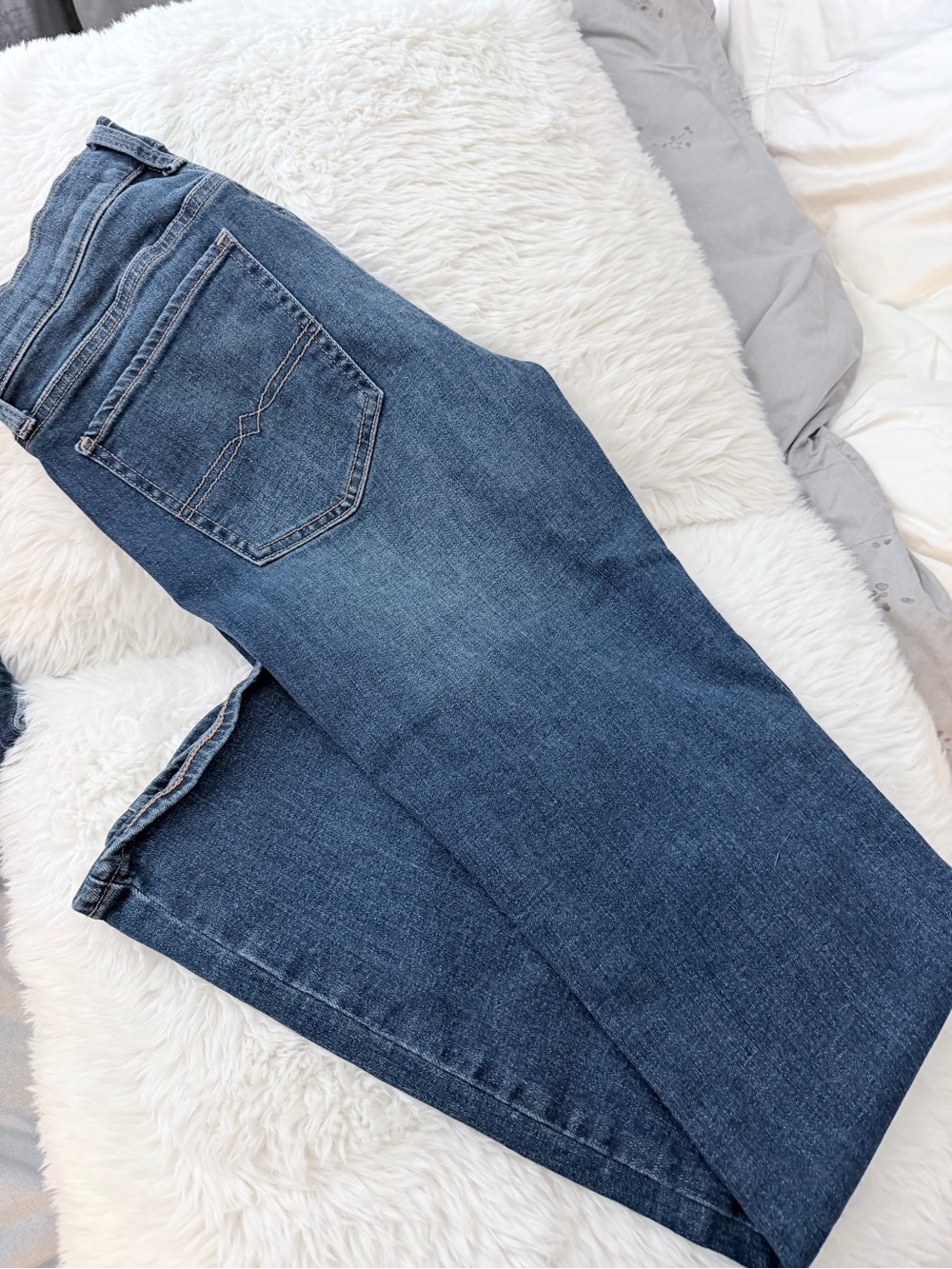 Lucky Brand Women's Straight Leg Jeans in Medium Blue Wash